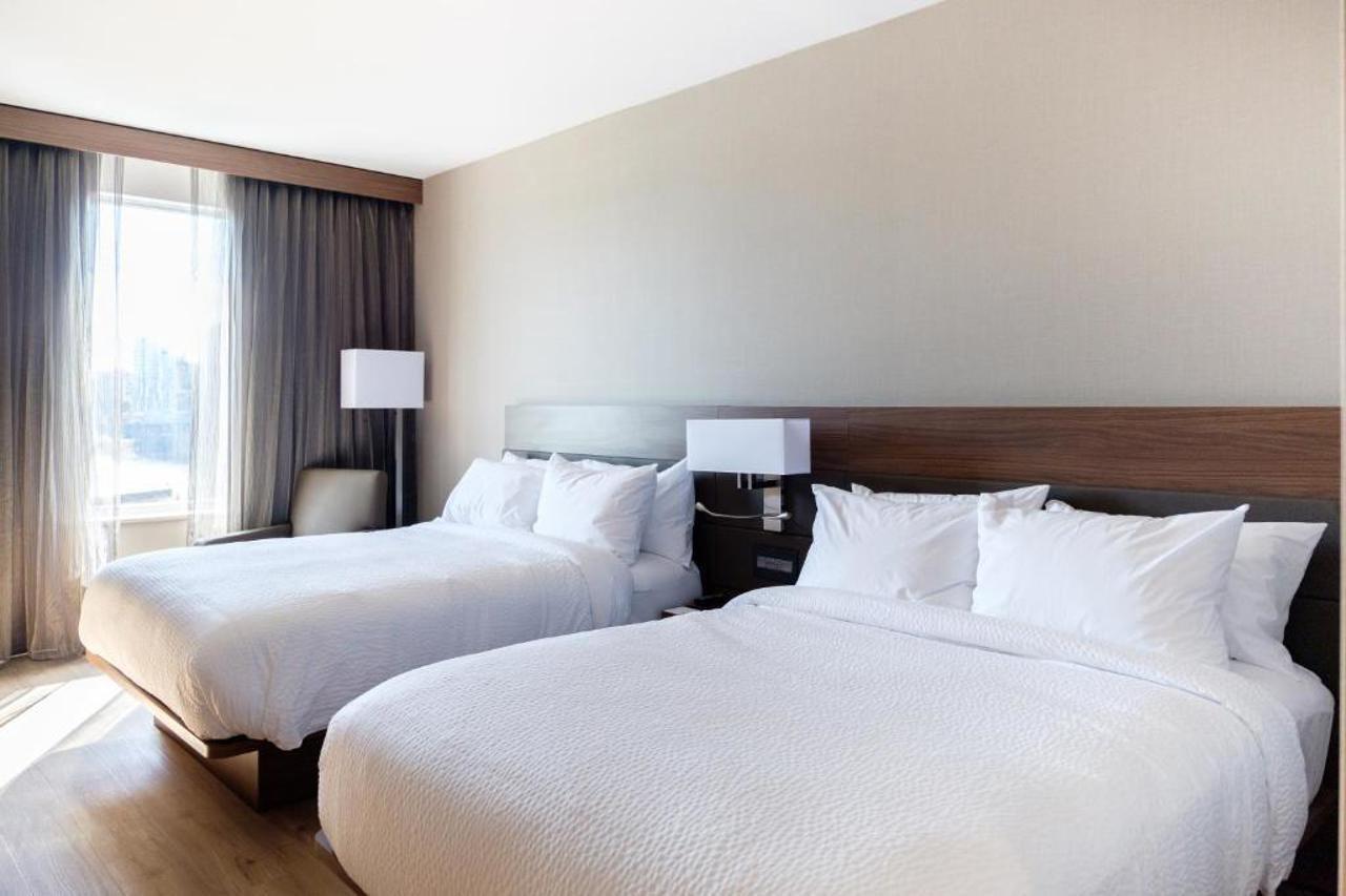 Ac By Marriott At The Banks Hotel 4*