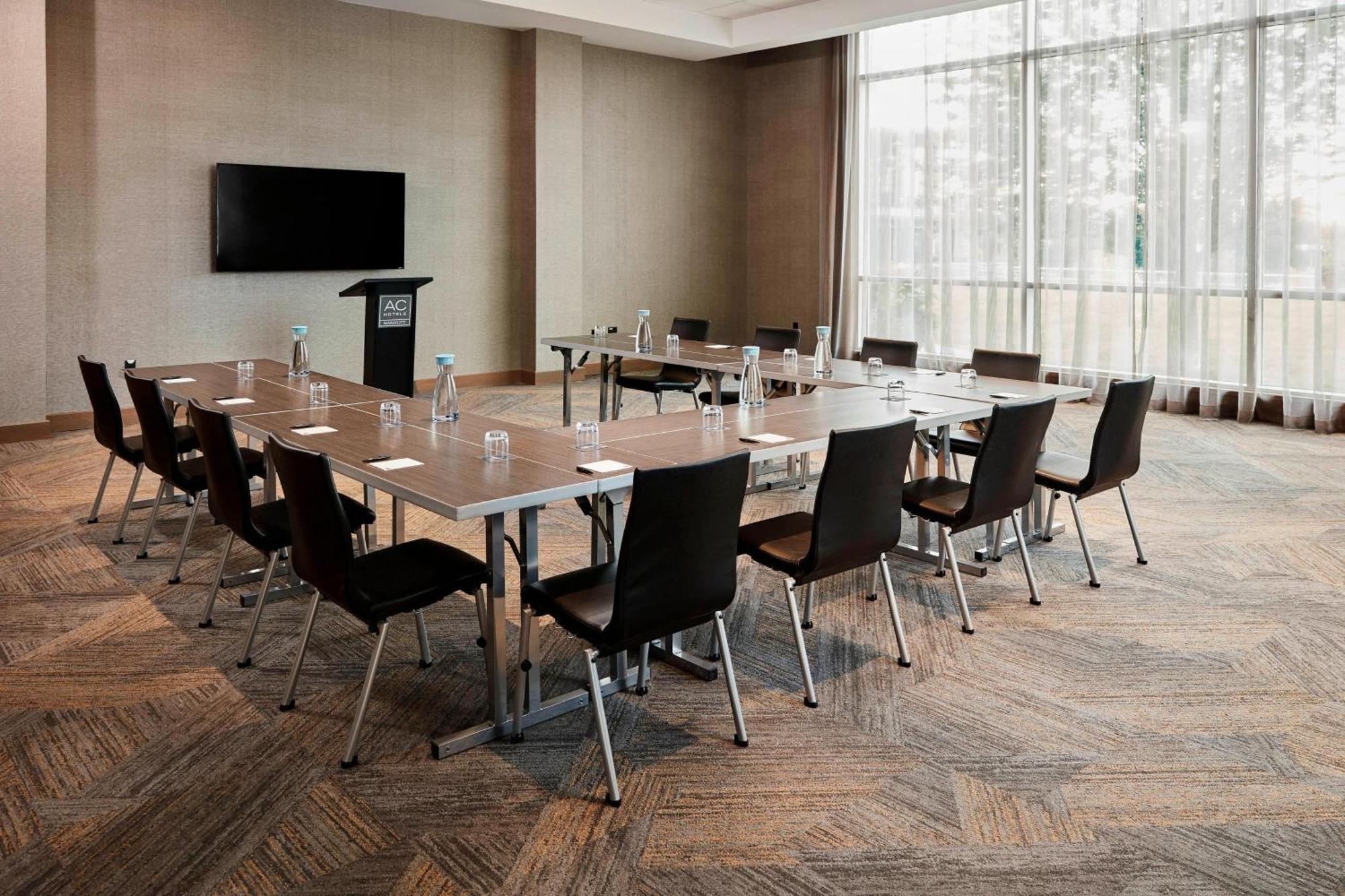 Hotel Ac By Marriott At The Banks 4*