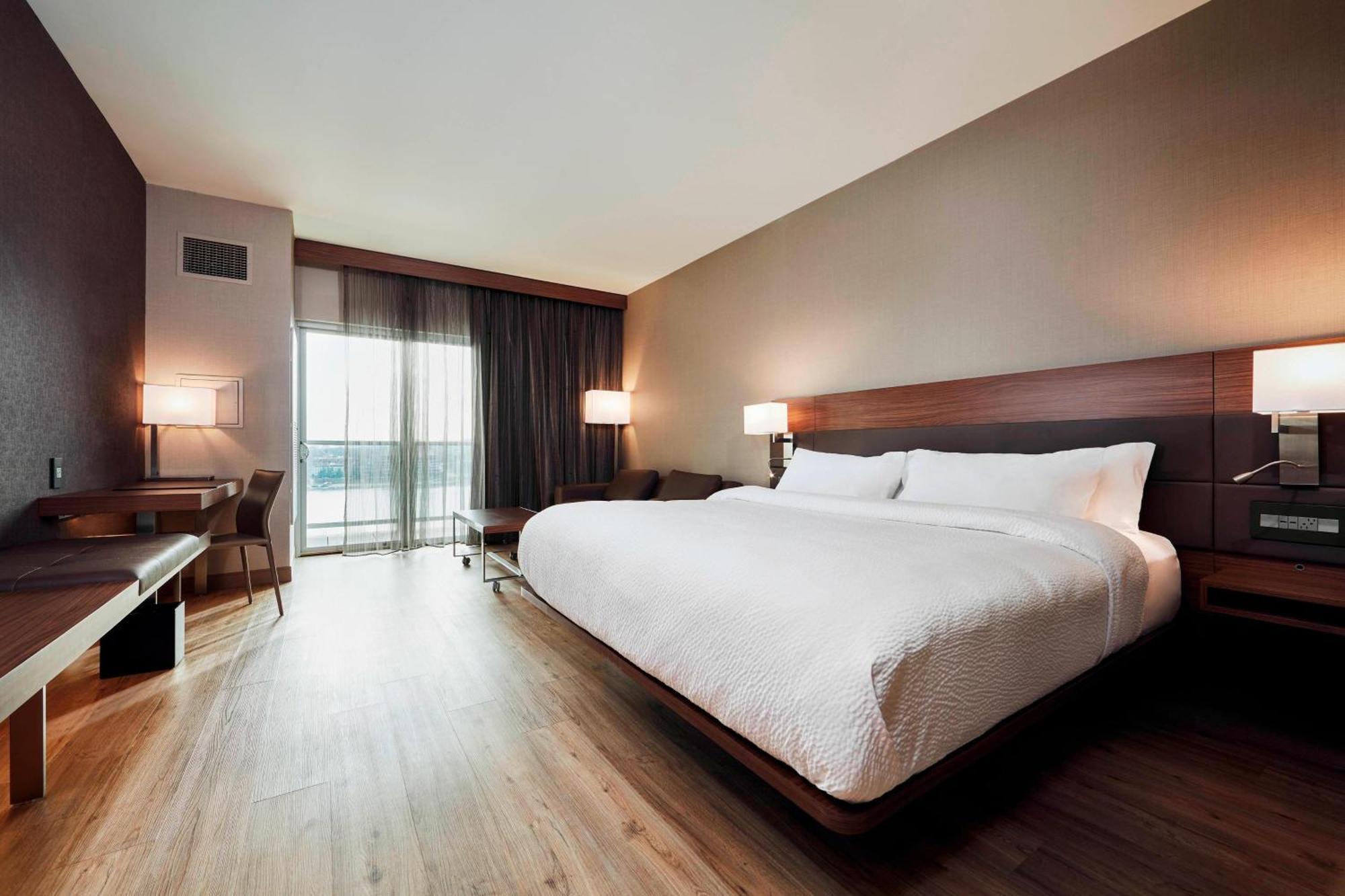 Hotel Ac By Marriott At The Banks Cincinnati